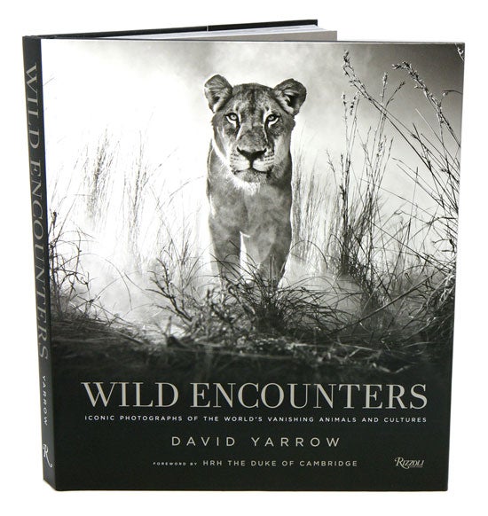 Stock ID 39247 Wild encounters: iconic photographs of the world's vanishing animals and cultures. David Yarrow.